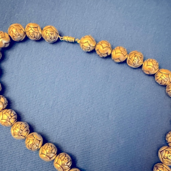 Rosette Beaded Pearls Necklace - Picture 9 of 11